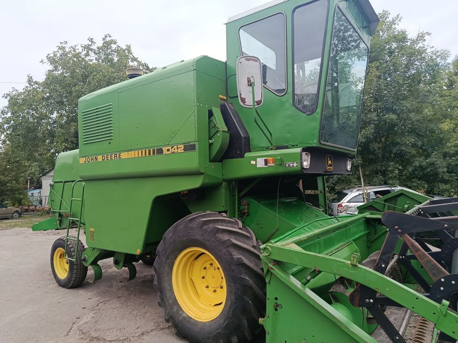 Комбайн John Deere 1042