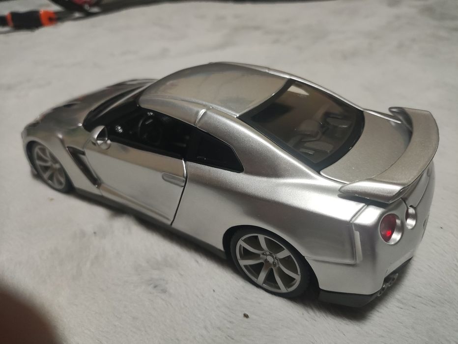 Nissan GT-R 2009 1/18 Burago
