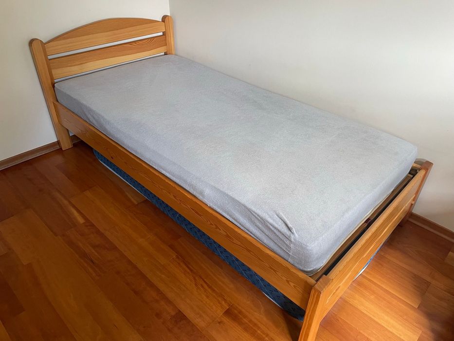 Rama łóżka + materac, 210 cm