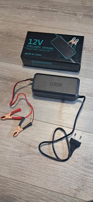 Продам зарядний пристрій та АКБ.