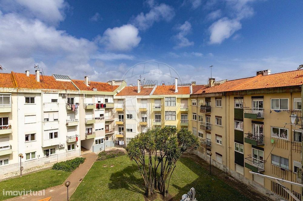 Apartamento T2 para venda — Carnaxide E Queijas, Lisboa