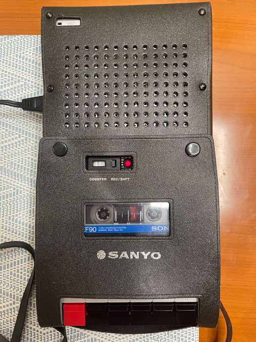 Магнитофон Sanyo slim 112