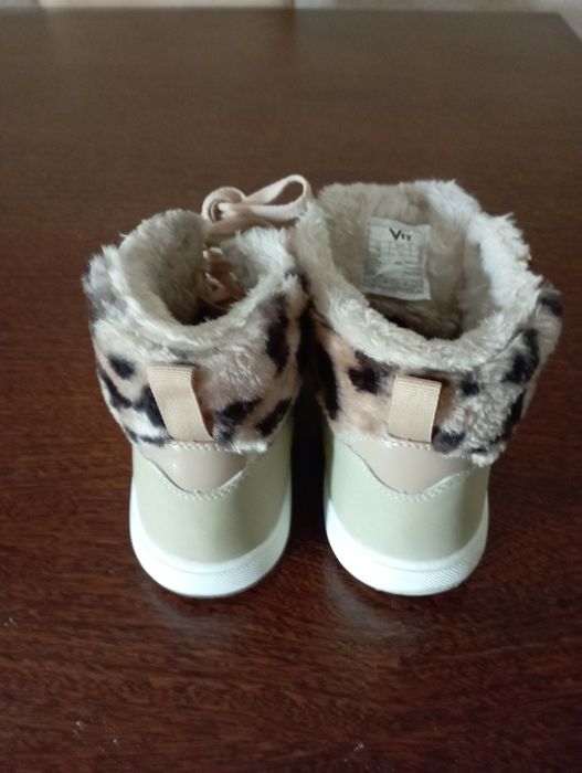 Botas tênis forradas com pêlo