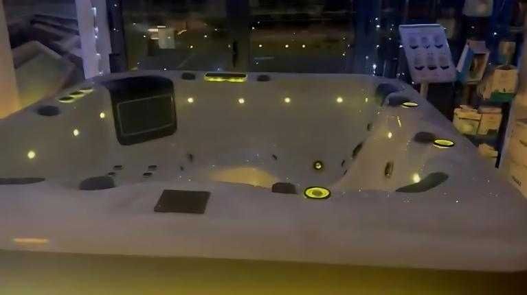 Jacuzzi Diamont Rubi  2.20 x 2.20 valor 8.425,00€