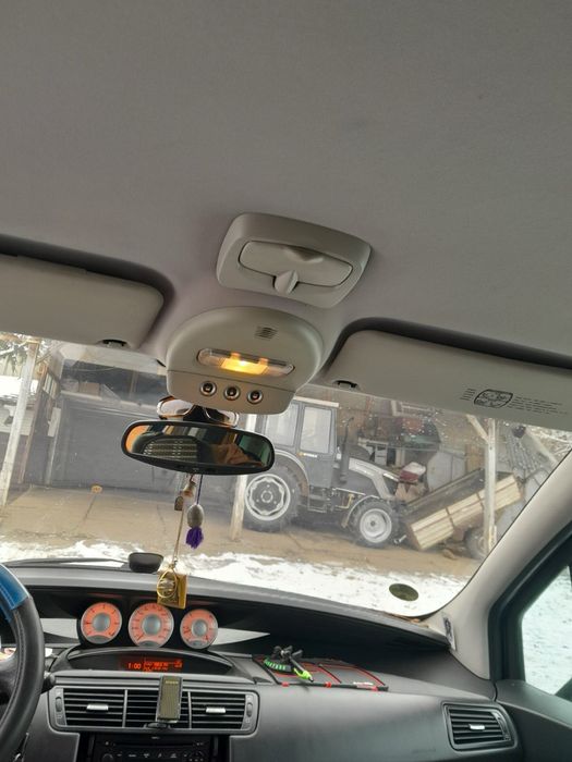 Citroen ……………..C8