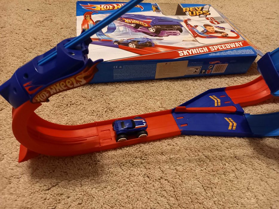 Tor z pętlą Mattel, Hot wheels Sky High speedway
