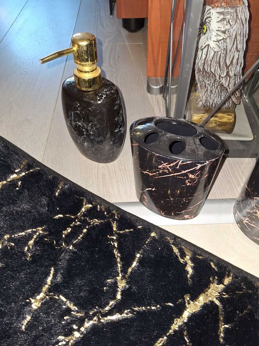 Zestaw łazienkowy. Czarnozłoty. Extra