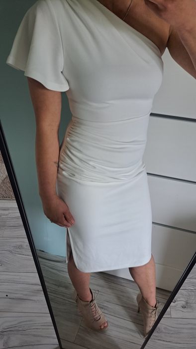Biala elegancka sukienka