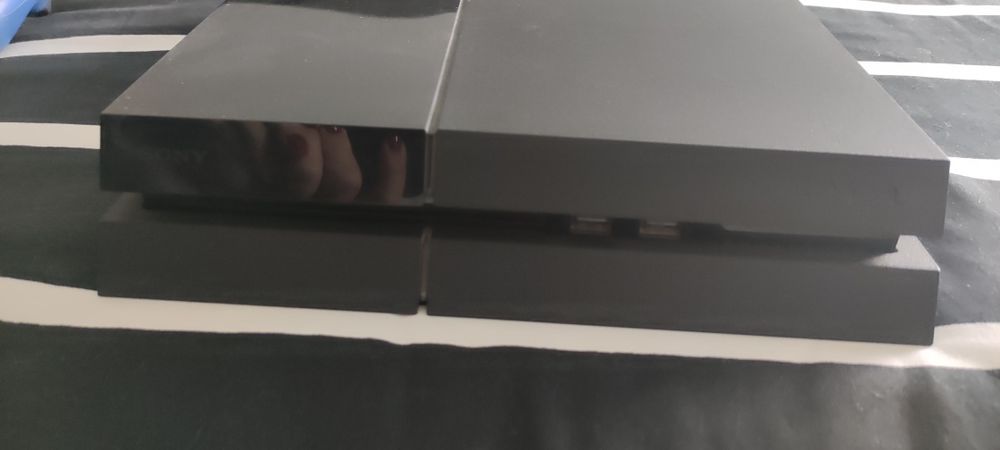 PS4 500 GB como nova