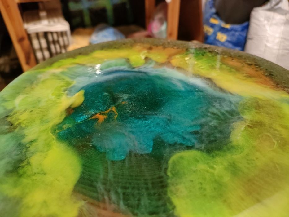 Taboret z żywicą ekspozydową