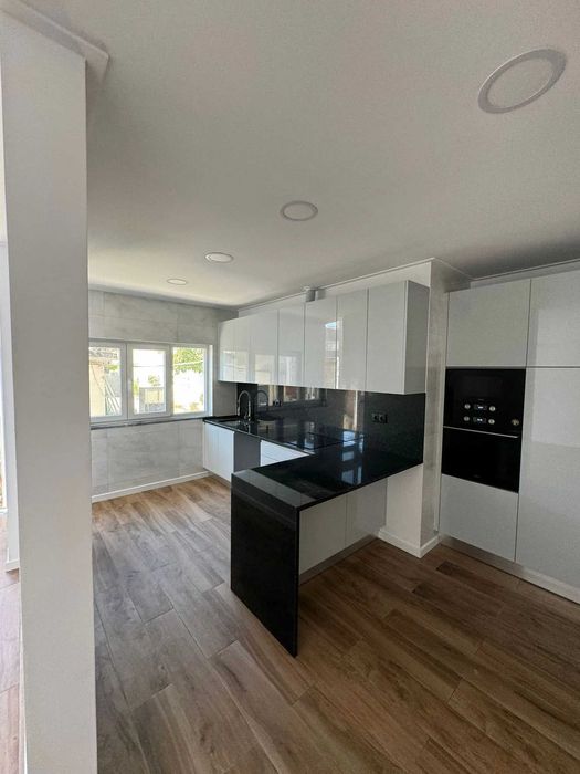 Chão Flutuante e pinturas