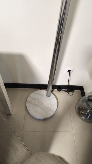 Abajur com base em mármore