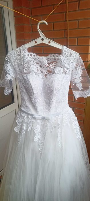 Ніжна весільна сукня