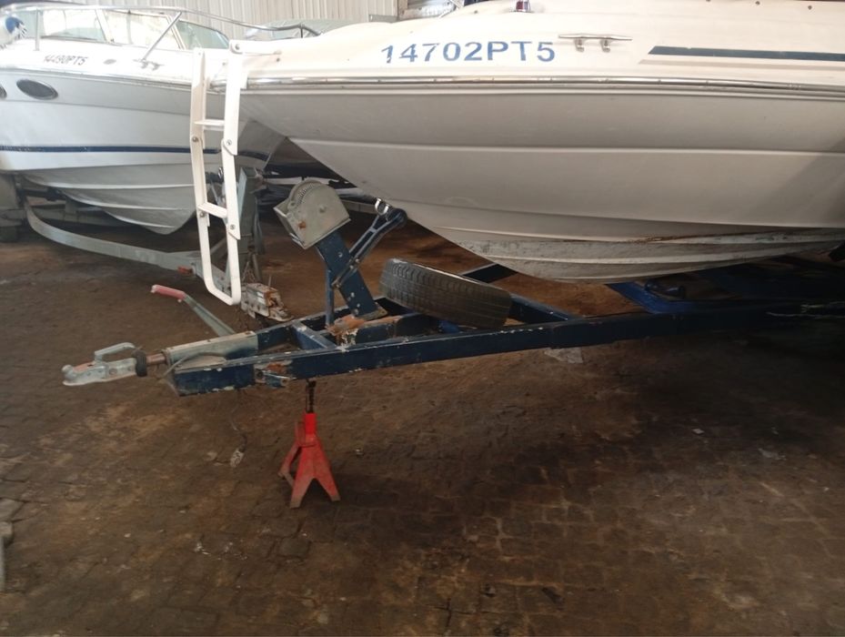 Sea Ray Sundeck 210 + Atrelado