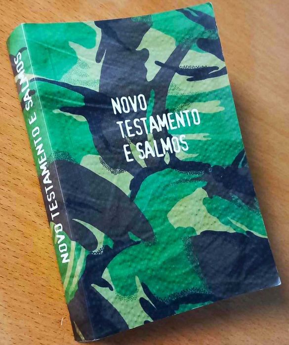 Bíblia de bolso para militares