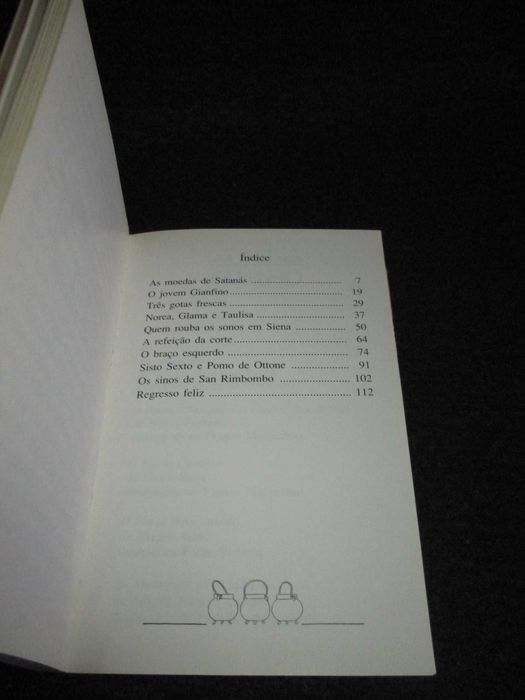 Livro As Três Panelas de Anguiari Roberto Piumini