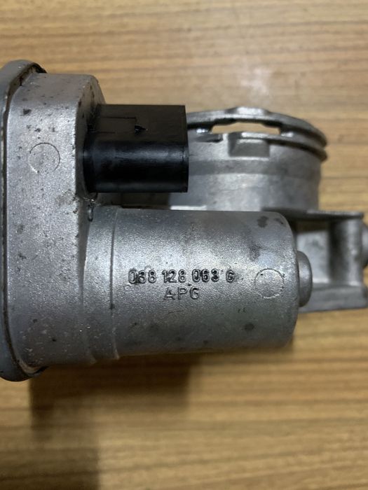 Дросільна заслонка 2.0 tdi BKD BKP 038138063G VW Skoda Audi