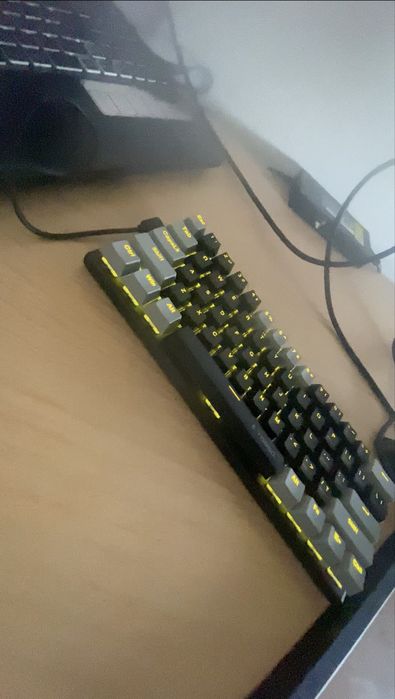 Teclado mecânico 60%