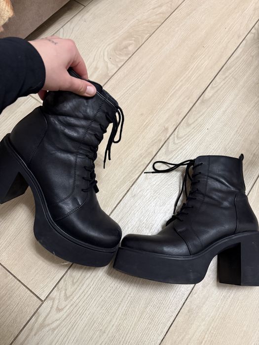 Шкіряні ботинки