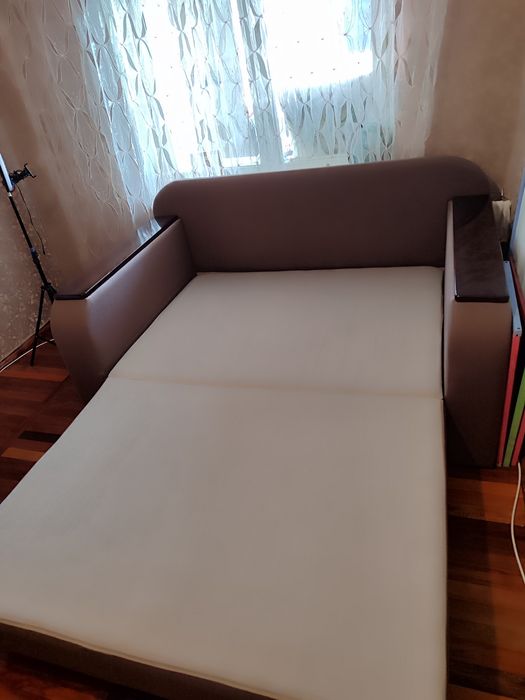 Диван двуспальный