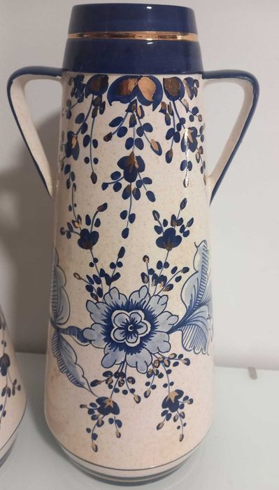 Dois jarrões decorativos pintados à mão