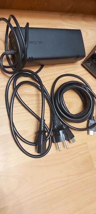 Xbox 360 E + 2 оригінальні геймпади + гра | Повний комплект