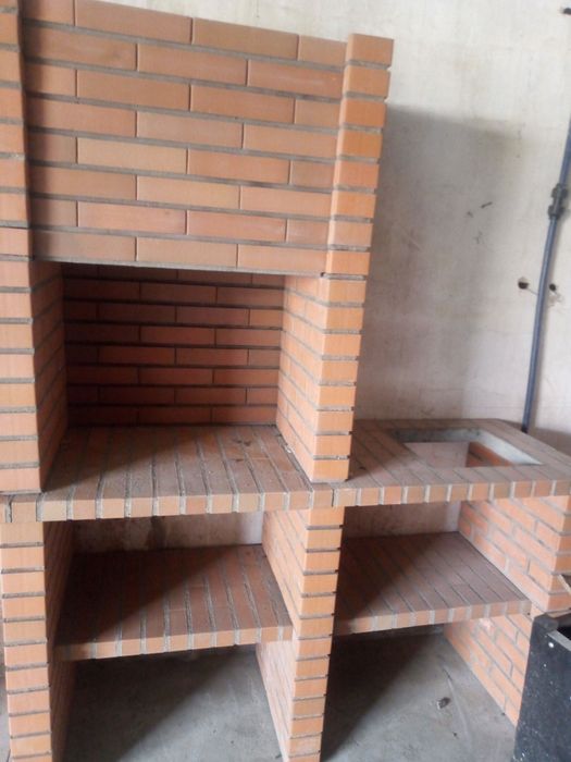 Churrasqueira com bancada linhas direitas