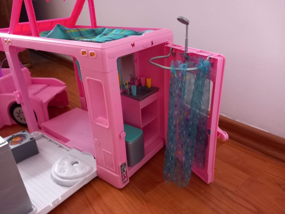 Kamper Barbie z wyposażeniem