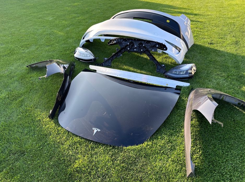 Tesla Model Y капот,бампер,крило,фари