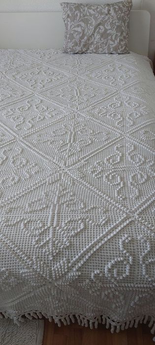 Vendo Colcha de renda