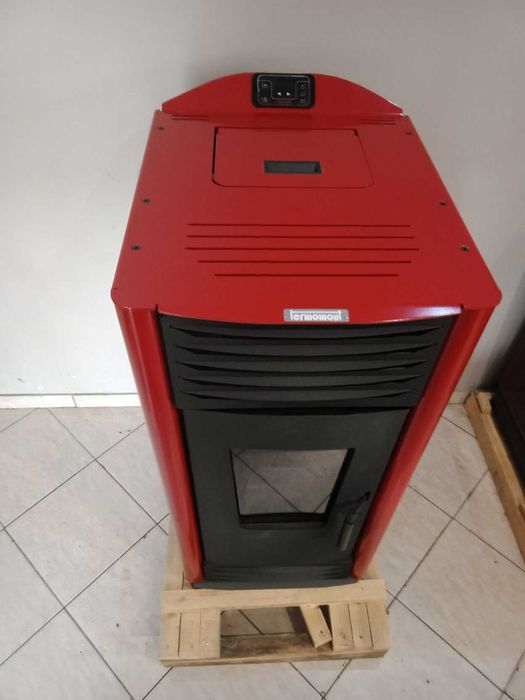 HELENA piec kominkowy, kominek na pellet 8 kW. - czerwony