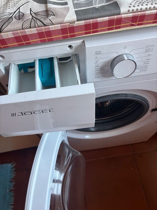 Máquina de lavar roupa como nova