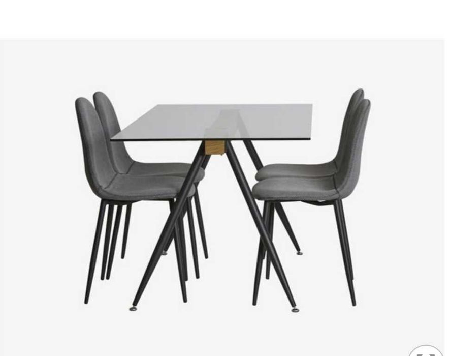 Conjunto mesa e cadeiras