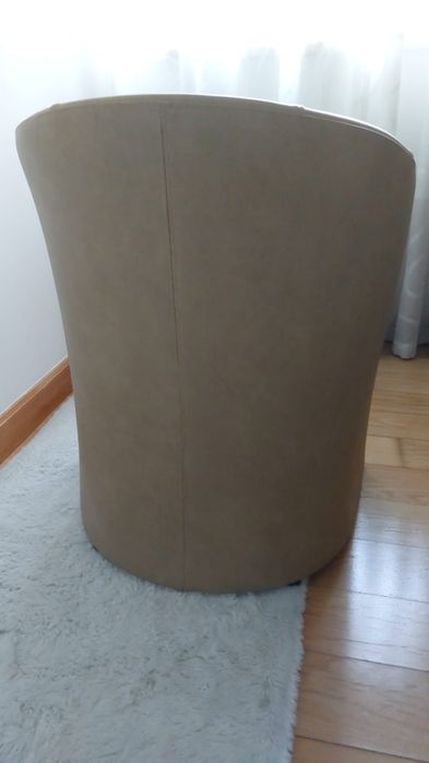 Cadeirão em Napa Semi-Novo