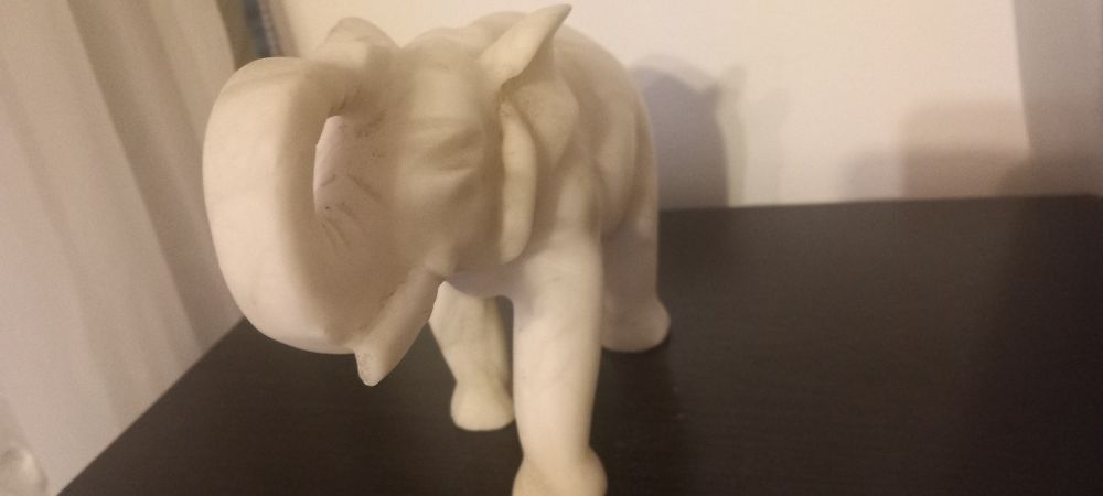 Marmur -słoń rzeźba figurka lata 20-ste XX wieku marmur.  Dł.20cm