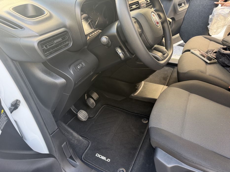 Fiat Doblo 1.5 HDI 2023 NACIONAL  !! 43 MIL KMS ( já tem iva 23 % ) NOVO MODELO