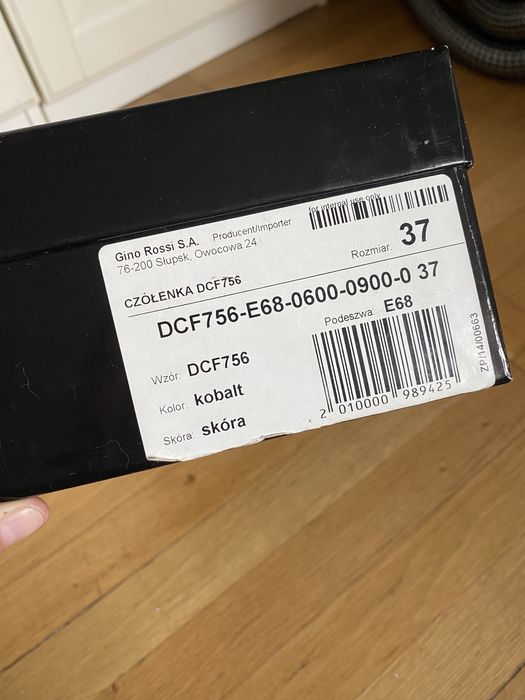 Sandały na słupku 37