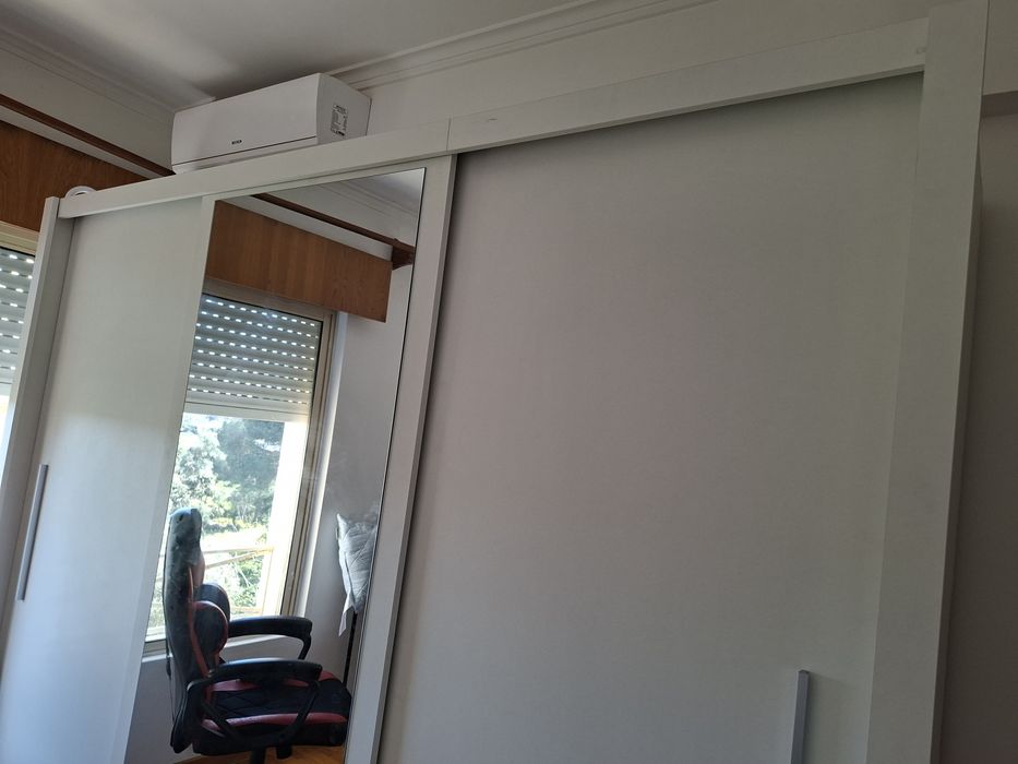 Guarda roupa de casal 3 portas com espelho