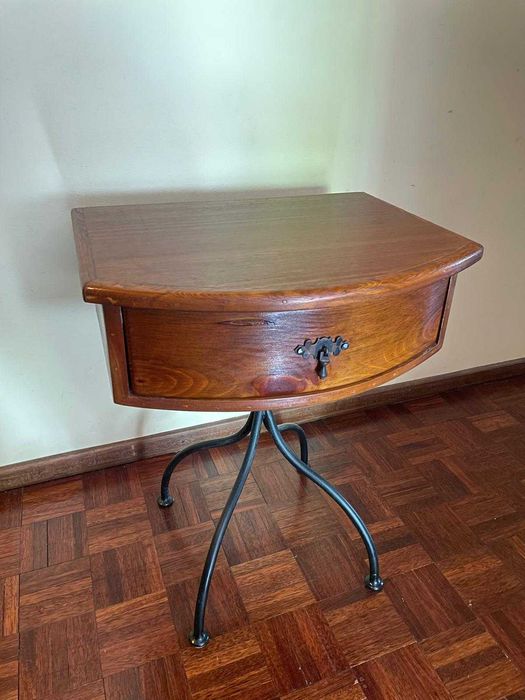 Vende-se cama + 2 cabeceiras