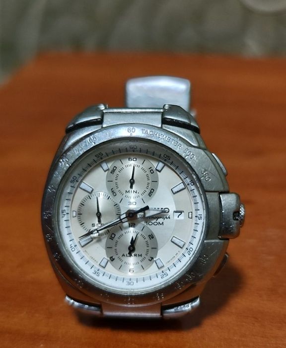 Продам часы Seiko chronograph