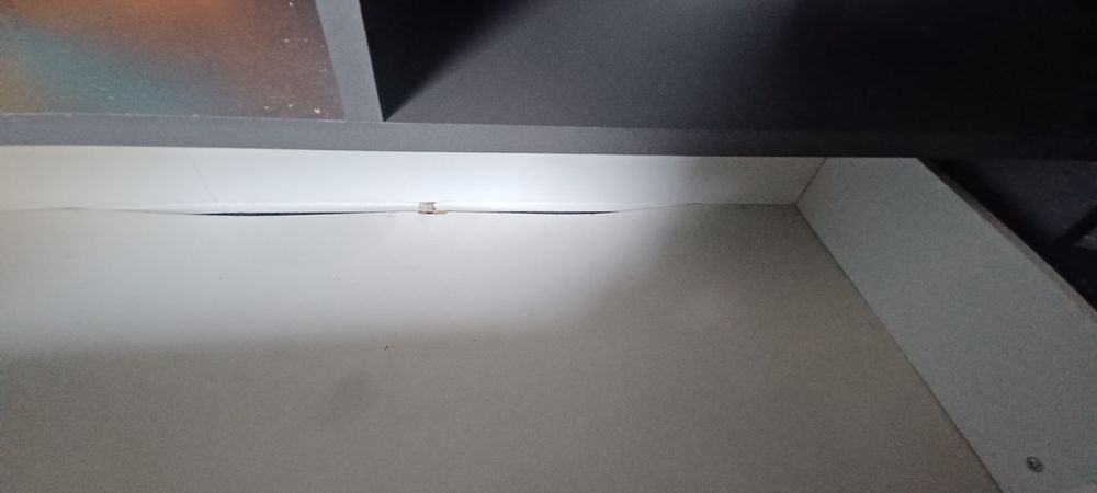 Cómoda branca com gavetas