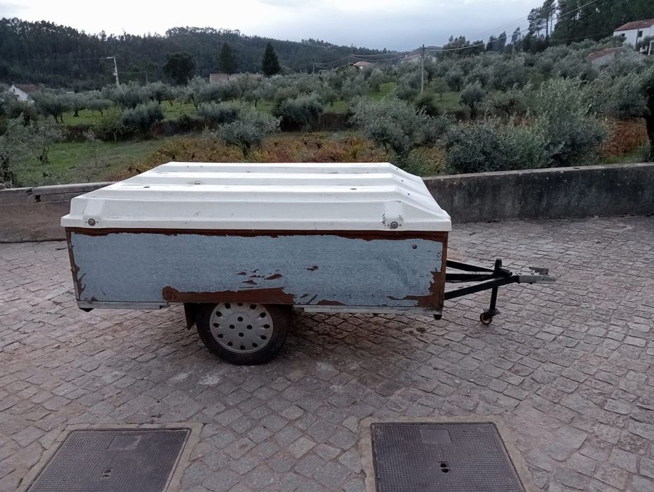 Reboque atrelado carro