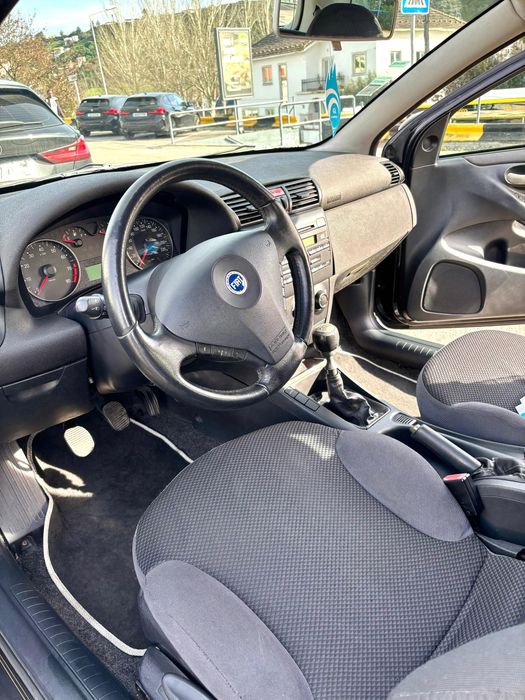 Fiat Stilo 1.4 16V Sport M6 - Gasolina Ano 2005 foto 4