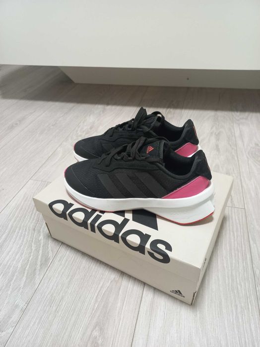 Кроссовки Adidas женские