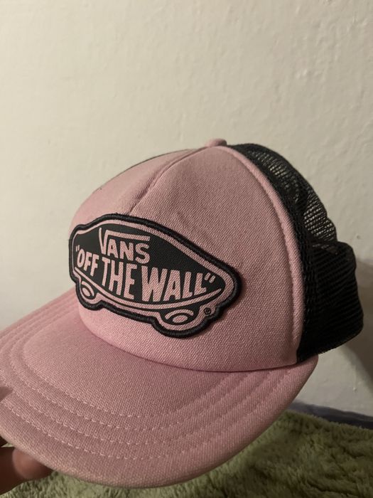 Розовая кепка Vans