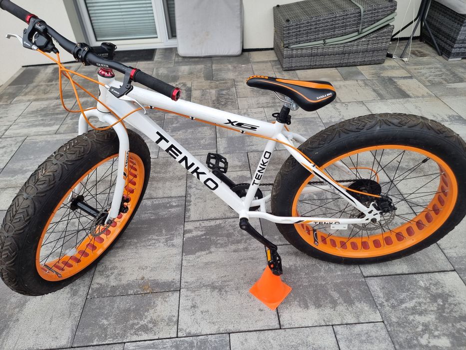 Rower górski na szerokich kołach