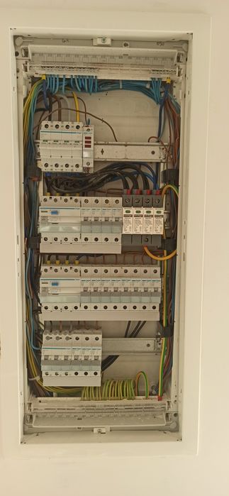 Elektryk. Instalacje elektryczne. Pomiary.  Awarie.