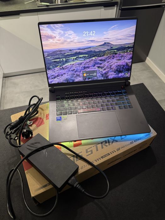 ASUS ROG STRIX G16, RTX5080, Intel Ultra 9-275HX, 32GB RAM, 240Hz