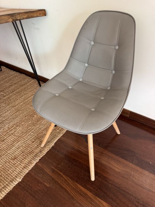 Cadeiras sortidas semi-novas