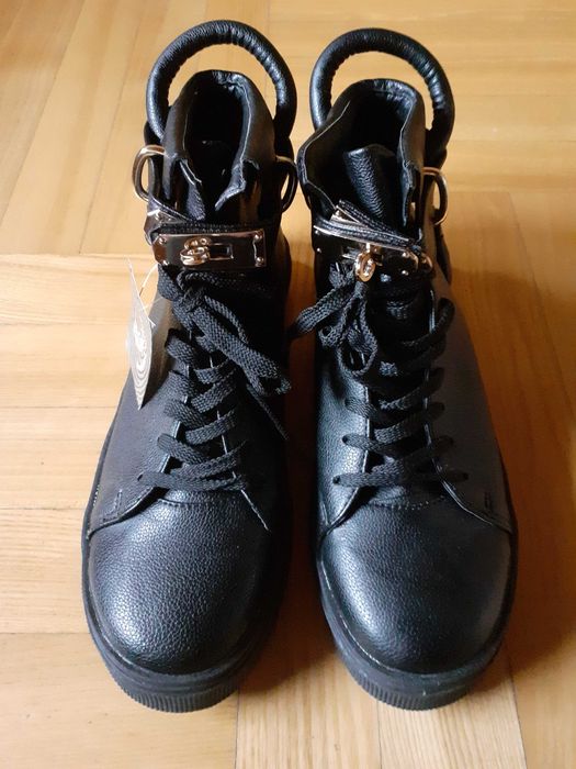 Nowe, czarne buty Martin Pescatore